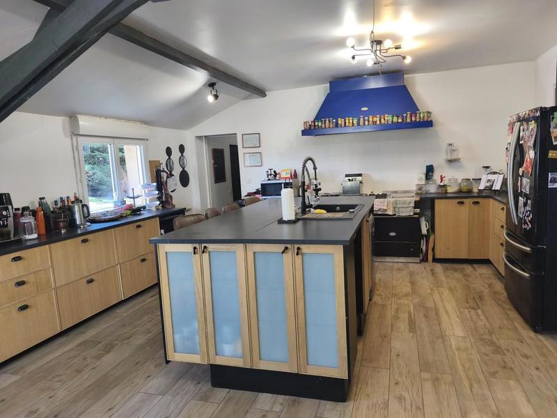 Demeure - 222 m² - 6 pièces