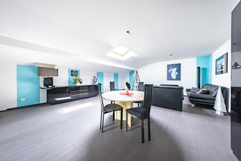 Maison - 230 m² - 8 pièces