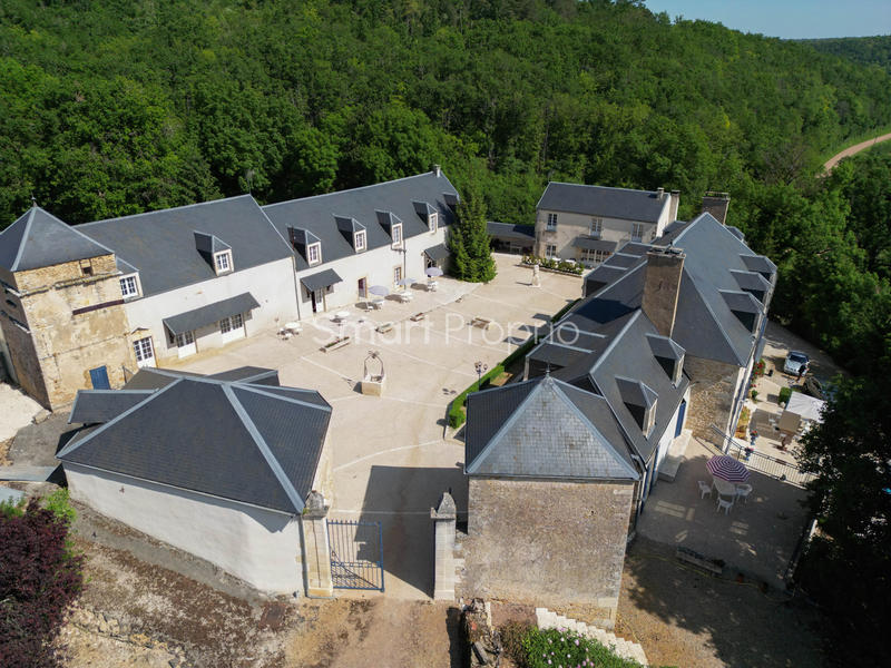 Propriété - 882 m² - 49 pièces