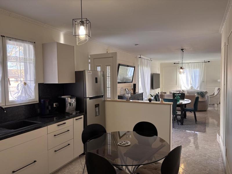 Maison - 140 m² - 5 pièces