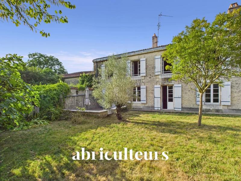 Maison - 258 m² - 12 pièces