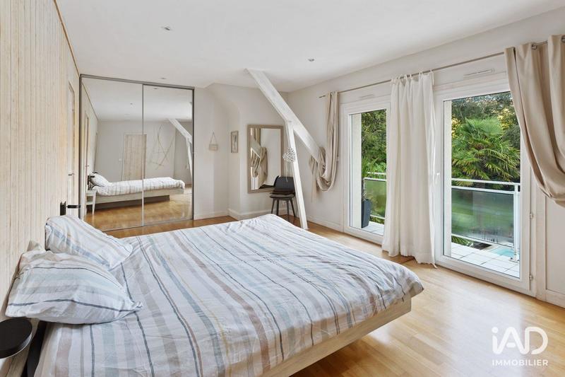 Maison - 283 m² - 8 pièces