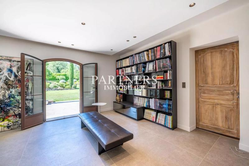 Maison - 465 m² - 11 pièces