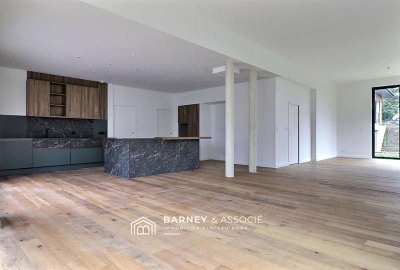 Maison contemporaine - 238 m² - 8 pièces