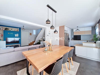 Maison - 102 m² - 5 pièces