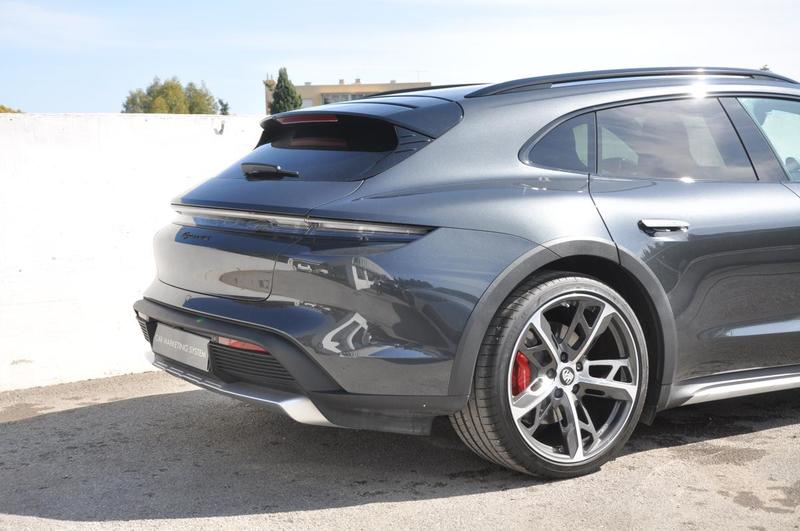 Porsche taycan Cross Turismo 4s