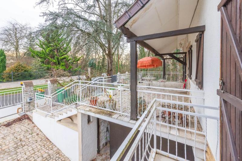 Maison - 215 m² - 10 pièces