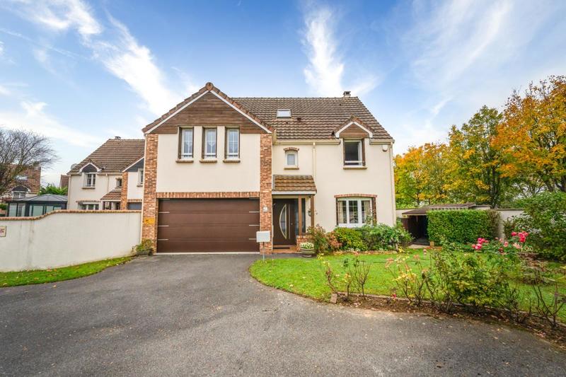 Maison - 200 m² - 9 pièces