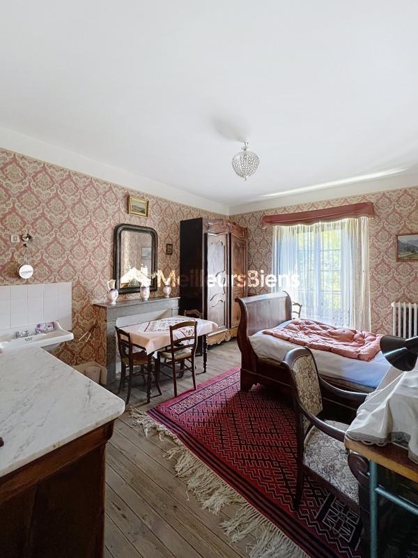 Propriété - 268 m² - 14 pièces