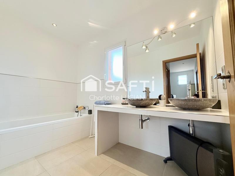 Villa - 263 m² - 9 pièces