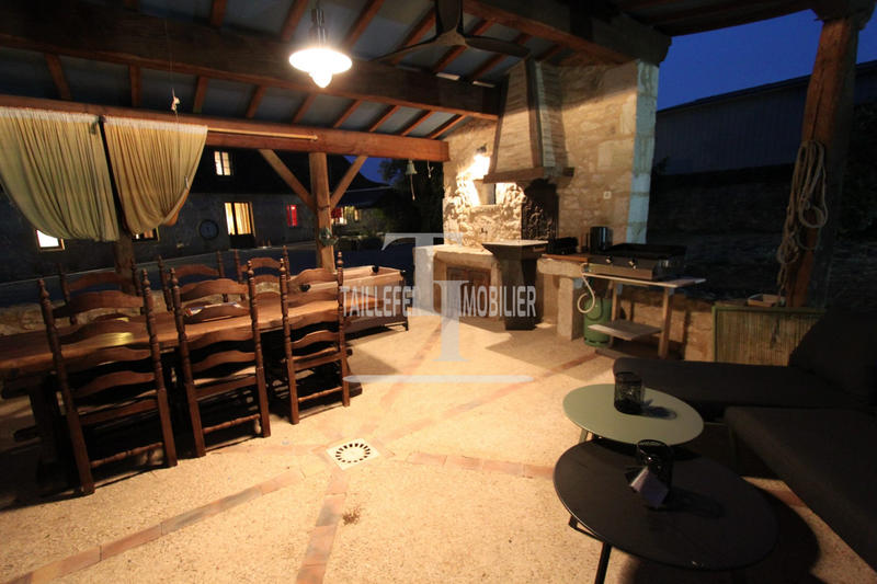 Maison - 252 m² - 9 pièces