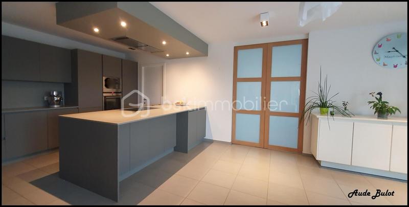 Maison - 240 m² - 8 pièces