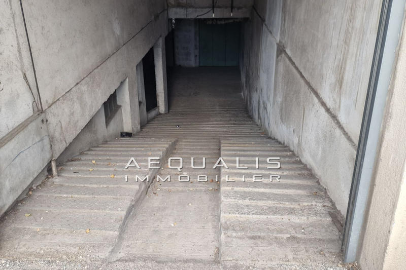 Parking / Garage - 9 m²