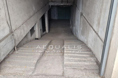 Parking / Garage - 9 m²