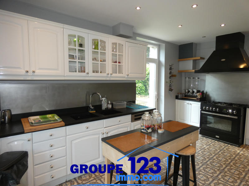 Maison - 369 m² - 9 pièces