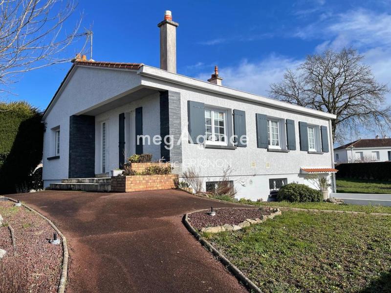 Maison - 230 m² - 5 pièces