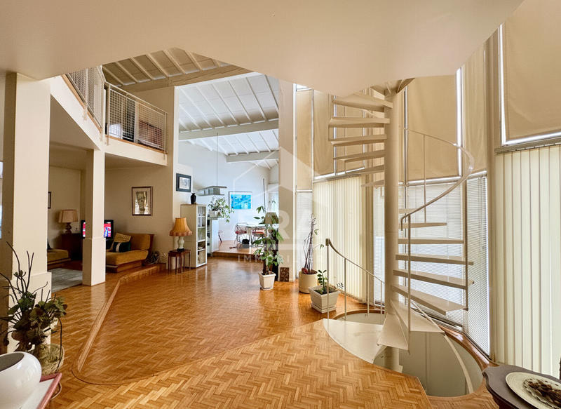 Maison - 228 m² - 8 pièces