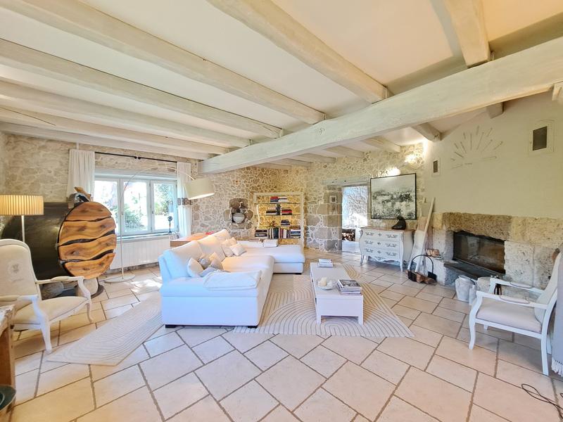 Maison - 297 m² - 7 pièces