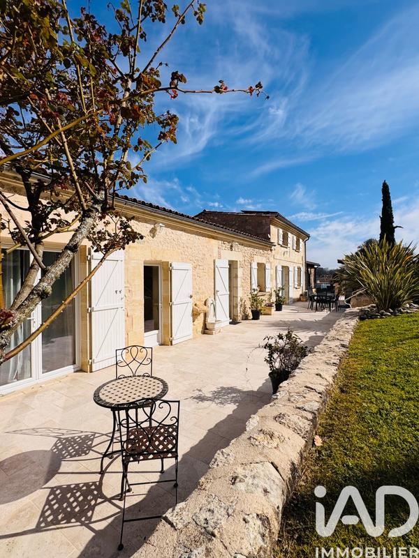 Maison - 211 m² - 7 pièces