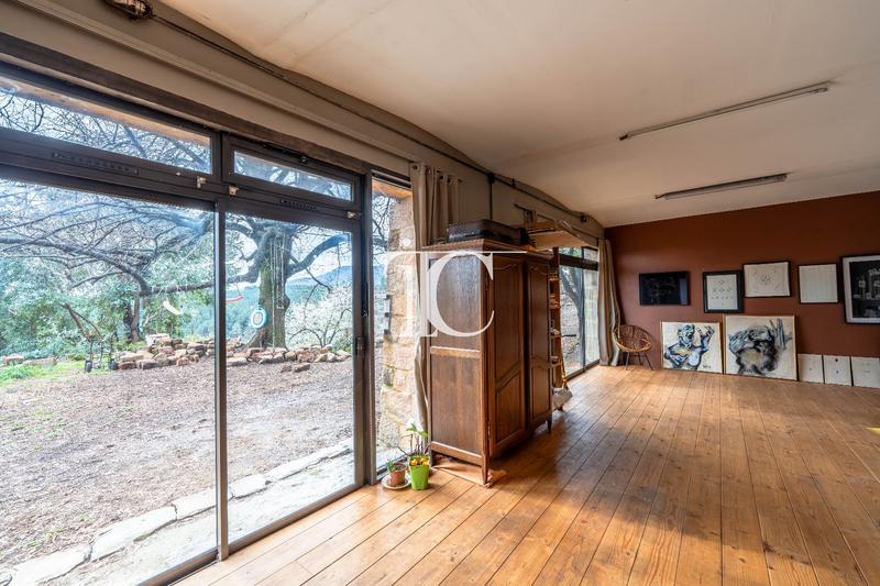 Maison - 275 m² - 11 pièces