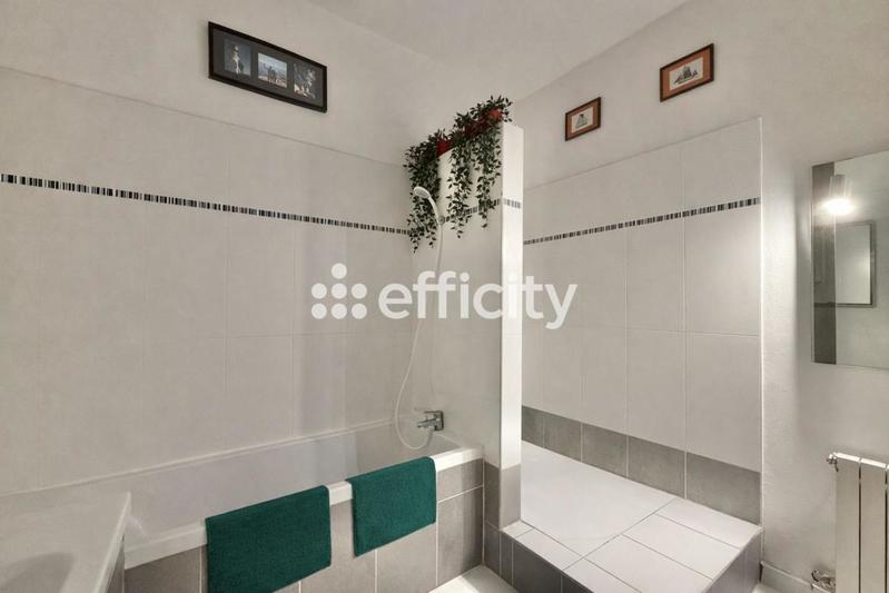 Appartement ancien - 80 m² - 3 pièces