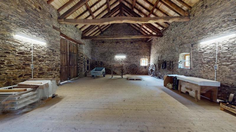 Maison - 305 m² - 10 pièces