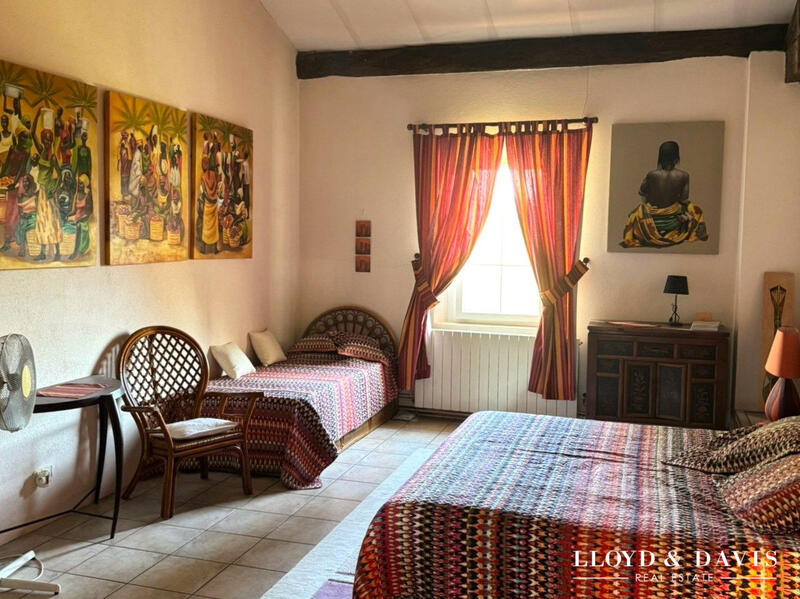 Maison - 395 m² - 8 pièces