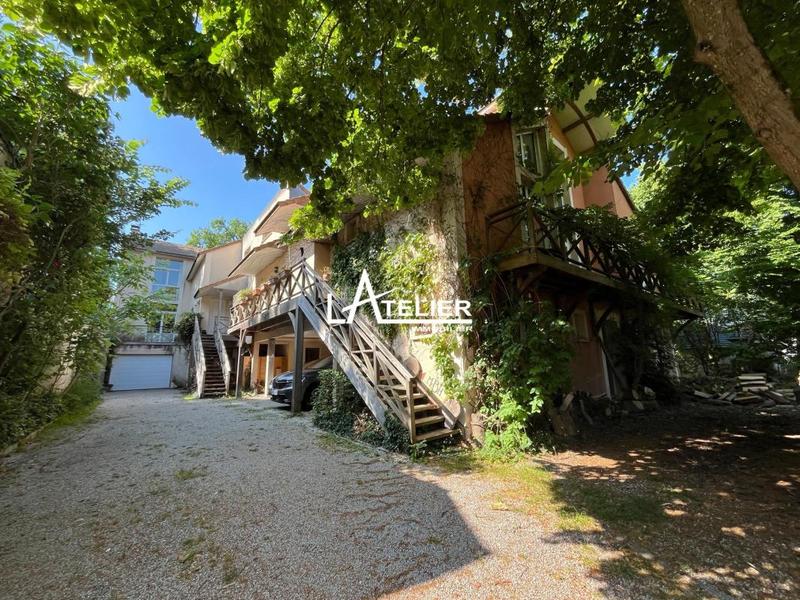 Maison - 399 m² - 15 pièces