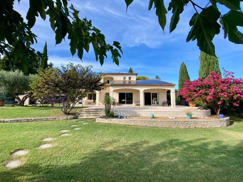 Maison - 200 m² - 6 pièces