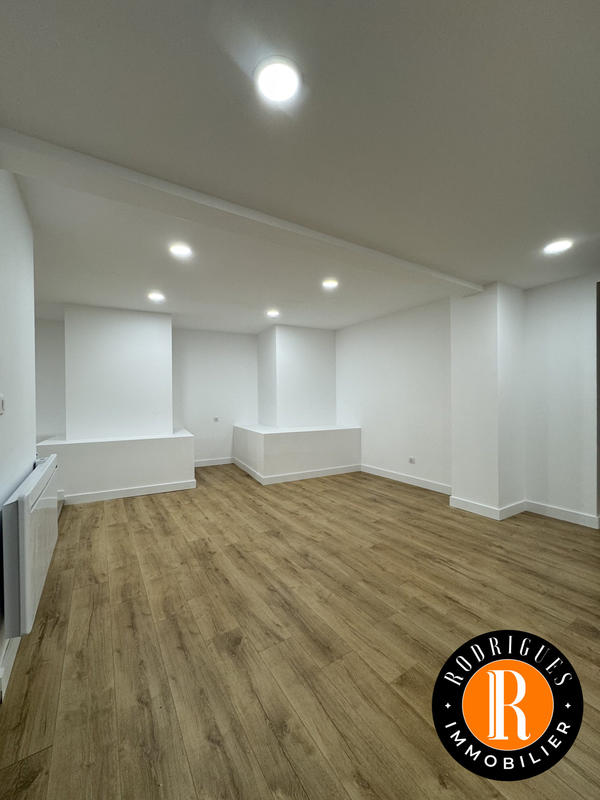 Local commercial - 121 m² - 3 pièces