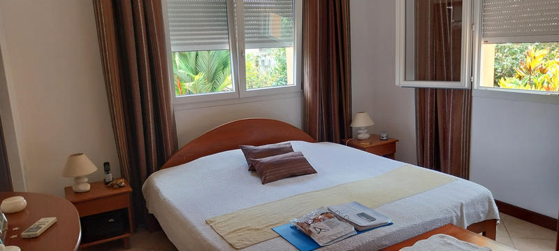 Maison - 239 m² - 9 pièces