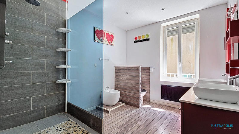 Appartement - 125 m² - 5 pièces