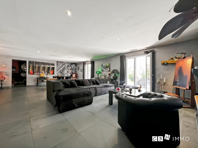 Maison - 145 m² - 5 pièces