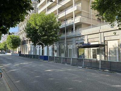 Local commercial - 94 m² - 1 pièce