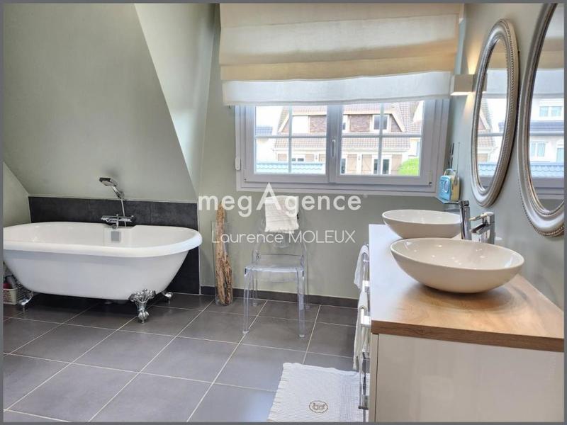 Maison traditionnelle - 158 m² - 6 pièces