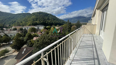 Appartement - 90 m² - 4 pièces