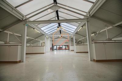 Local commercial - 448 m²