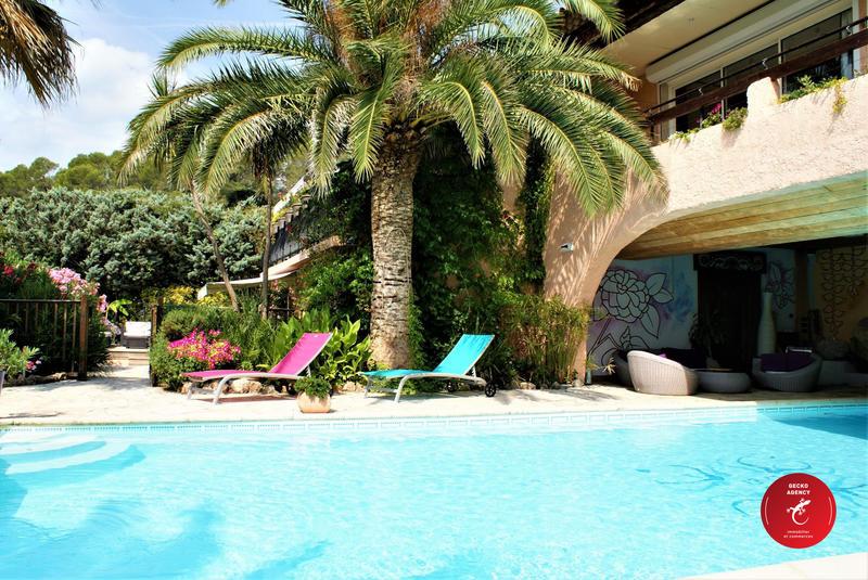 Maison - 217 m² - 10 pièces