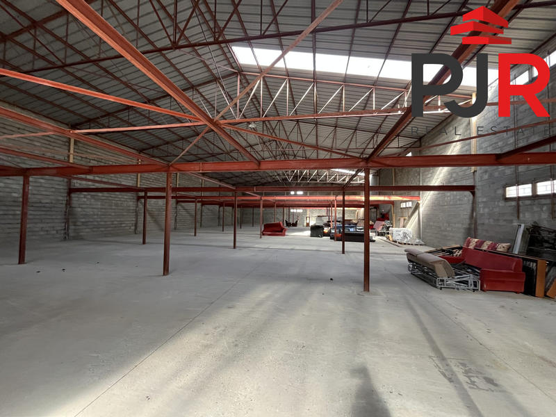 Local d'activités - 1 600 m²