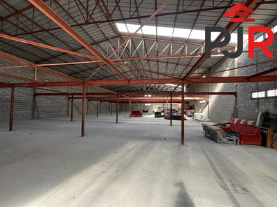 Local d'activités - 1 600 m²