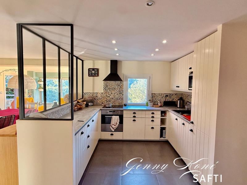 Maison - 198 m² - 7 pièces