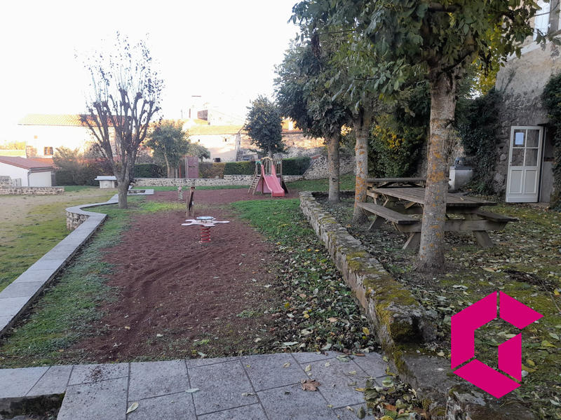 Maison - 243 m² - 11 pièces