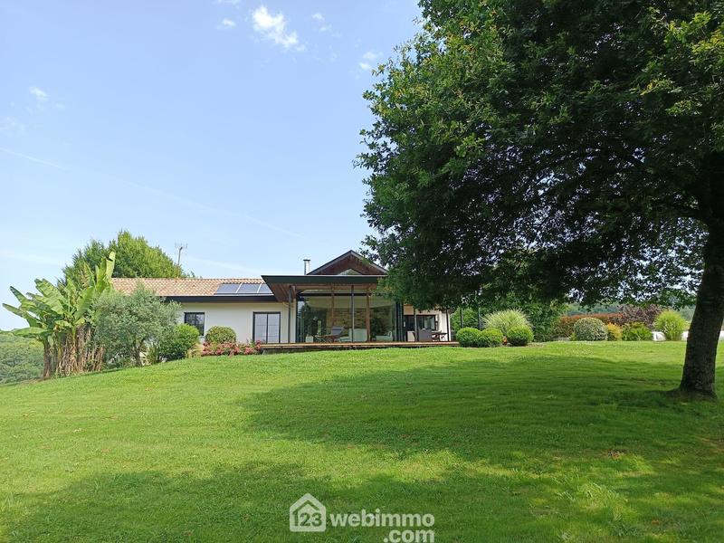 Maison - 180 m² - 7 pièces