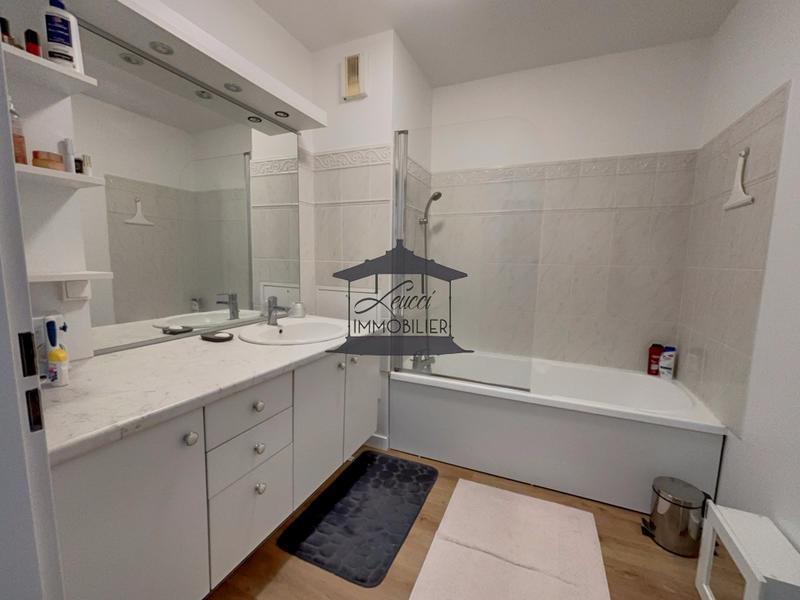 Appartement - 79 m² - 3 pièces