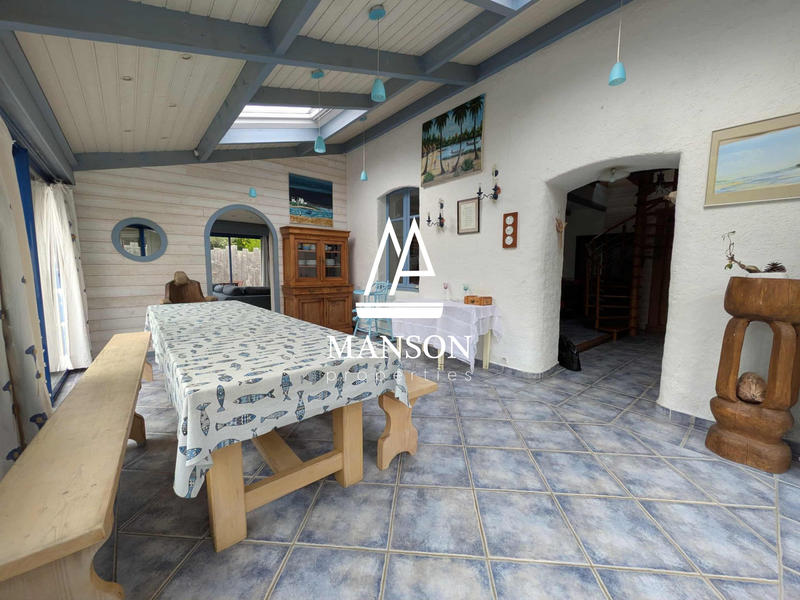 Maison traditionnelle - 386 m² - 10 pièces