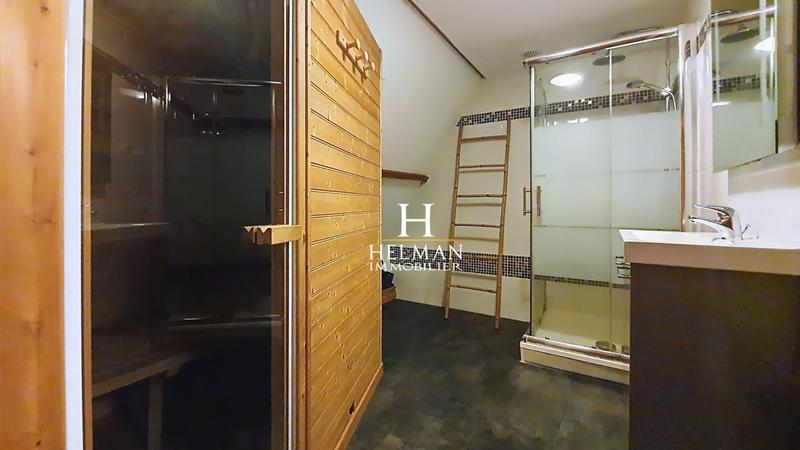 Maison - 230 m² - 8 pièces