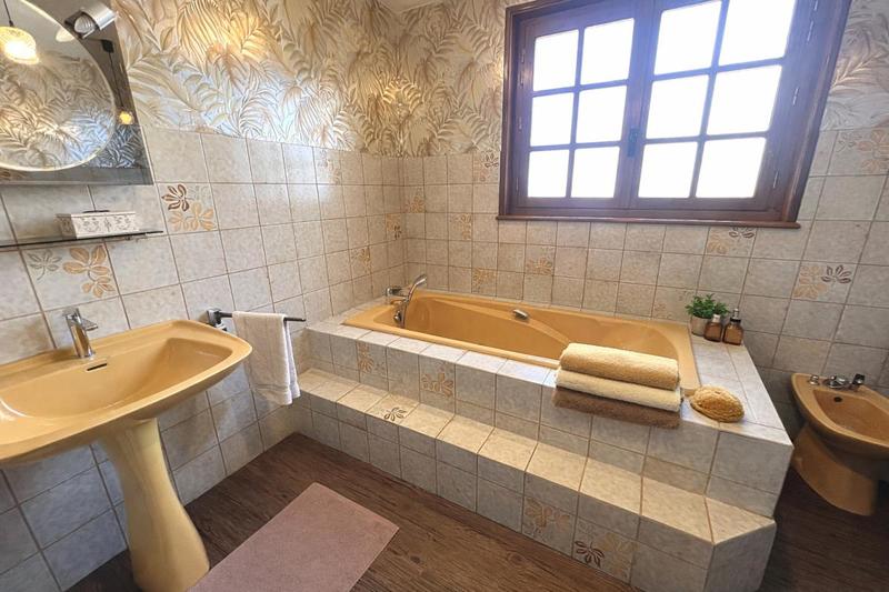 Maison - 190 m² - 8 pièces