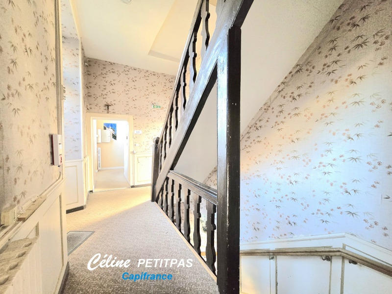 Propriété - 275 m² - 17 pièces