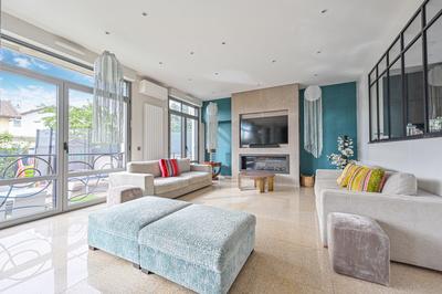 Maison contemporaine - 276 m² - 7 pièces