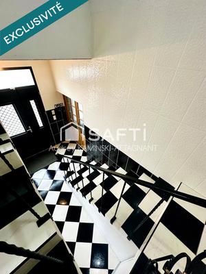 Maison - 256 m² - 9 pièces